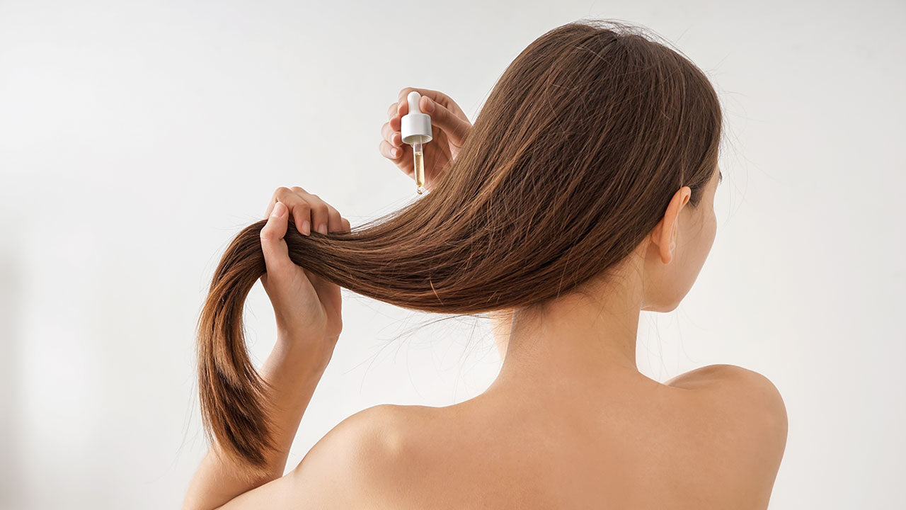 Tenha cabelos super hidratados e sem frizz usando apenas Soro